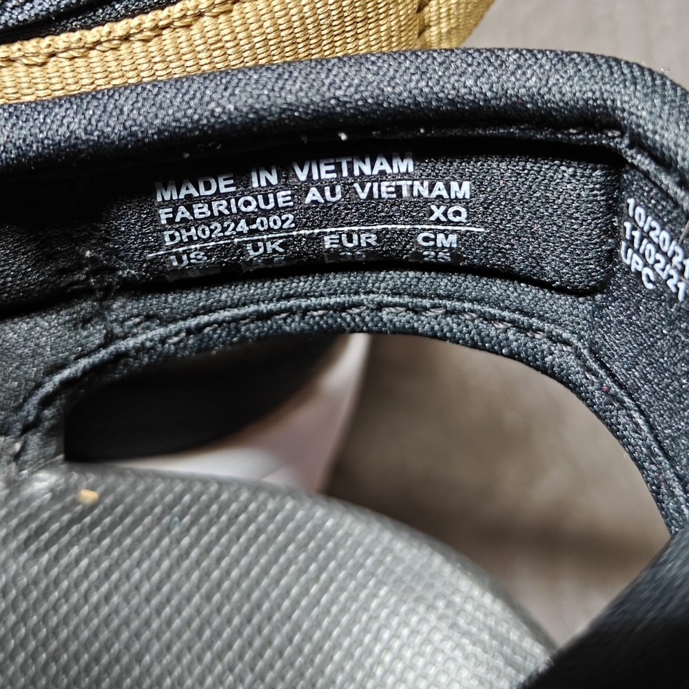 Nike Icon Classic Black Metallic Gold Platform Strappy Slip On Women’s Sandals 8 - Picture 8 of 8